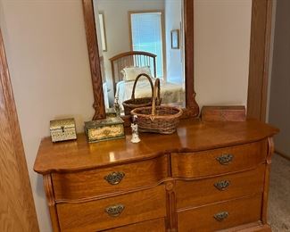 Vintage LEXINGTON Dresser with Vanity Mirror