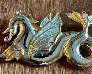 Vintage Costume Brooches 