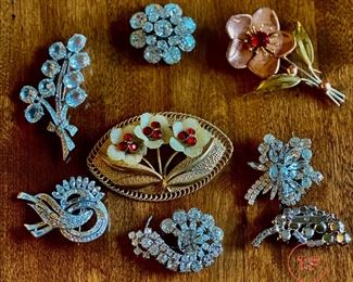 Vintage Costume Brooches 