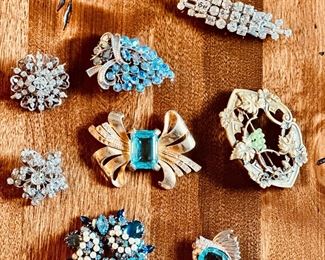 Vintage Costume Brooches 