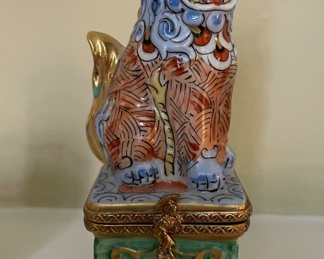 Limoges Foo Dog Pill Box. 
