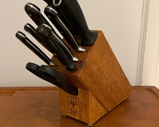Wusthof Classic 8-Piece Knife Block Set. 