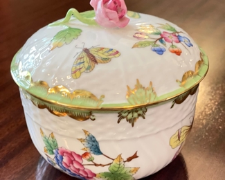 Herend Queen Victoria Covered Sugar Bowl. Photo 1 of 2. 