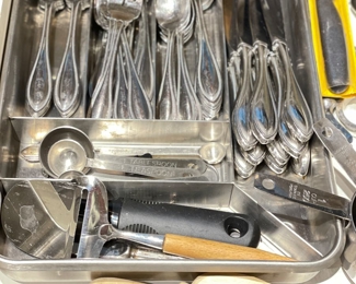 Oneida Stainless Steel Flatware Set. 