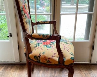Set of 6 Floral Upholstered Queen Anne Style Dining Chairs - 2 Arm Chairs & 4 Side Chairs.  Seat Height 18". Photo 2 of 5. 