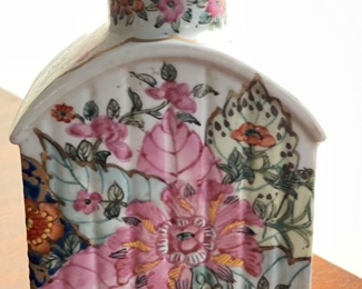 Chinese Export for Mottahedeh Tobacco Leaf Large Lidded Jar. 