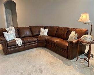 THOMASVILLE RECLINING BRN LEATHER SECTIONAL IN MINT CONDITION 
