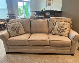 FABRIC CREAM COUCH BY KING HICKORY FURNITURE