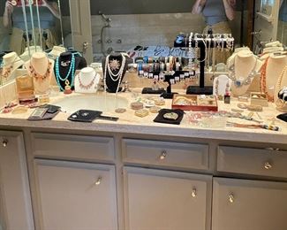 Assorted jewelry