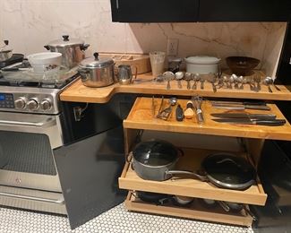 Assorted kitchen ware