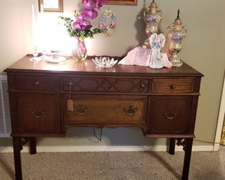 Sideboard, Old Paris lamps, accessories