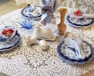 Blue / white dishware