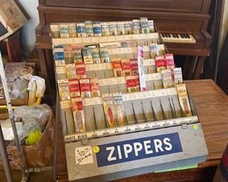 ZIPPER DISPLAY