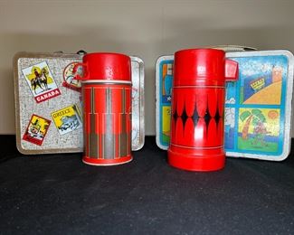 2 VTG US & World Travel Metal Lunch Boxes