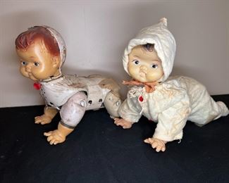 2 VTG Mechanical Crawling Baby Dolls