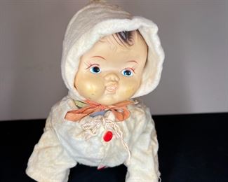 2 VTG Mechanical Crawling Baby Dolls