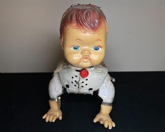 2 VTG Mechanical Crawling Baby Dolls