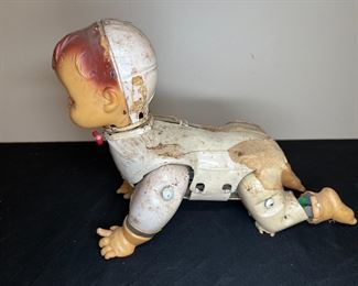 2 VTG Mechanical Crawling Baby Dolls