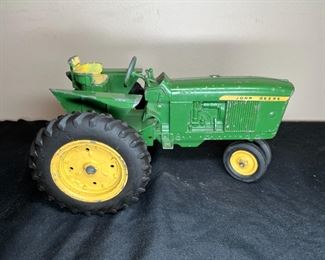 3 VTG 1:16 ERTL Die Cast Tractors
