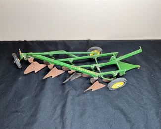 3 VTG 1:16 ERTL Die Cast Tractors