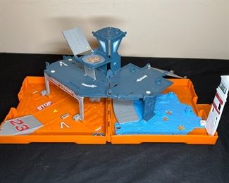 2 Matchbox Pop-up Play Sets & 45+ Matchbox Cars