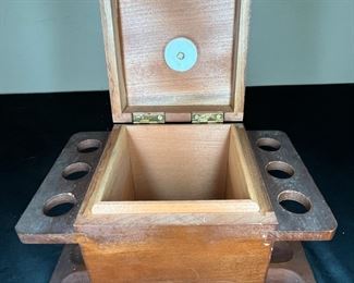 Wooden Lord Chesterfield Humidor & 6 Pipe Holder