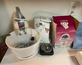 Small kitchen appliances.