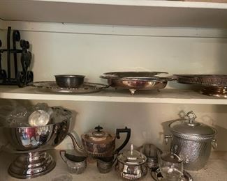 Silverplate serving items.