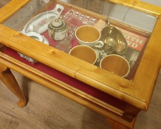 Lift top display table