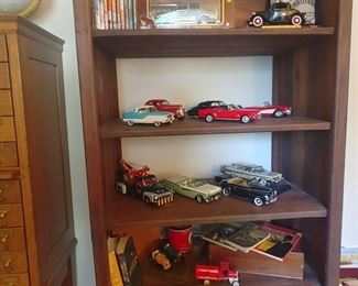 Double sided bookshelf