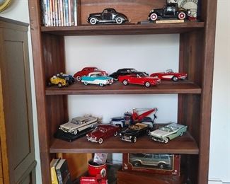 Double sided bookshelf