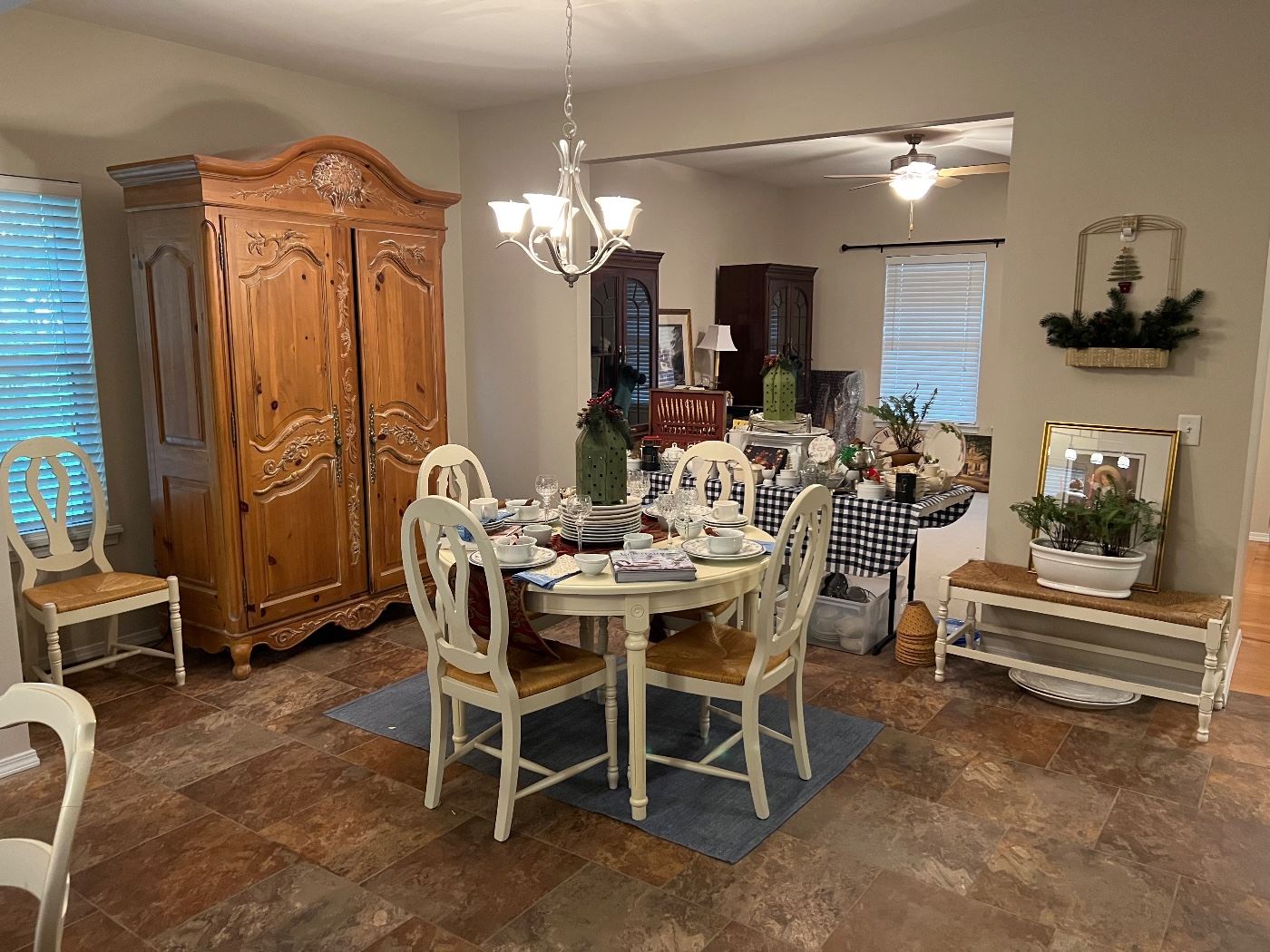 Vans Estate Sales O’ Fallon in O Fallon, MO starts on 8/4/2023