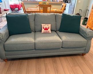 Like New Lose Cushion Sofa