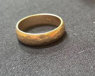 14K hammered band