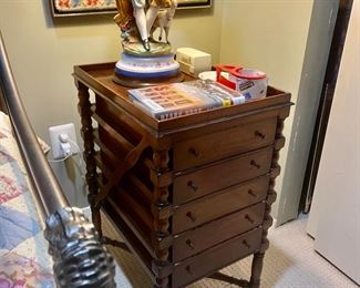 ANTIQUE UNIQUE ACCENT TABLE