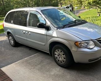 2008 Chrysler Town and Country Van 107k miles 