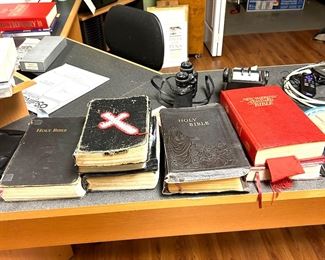 bibles 
