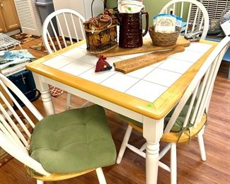 kitchen table with 4 chairs 