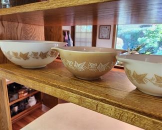 Set of Vintage Pyrex 