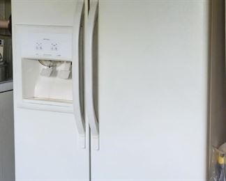Side by side refrigerator