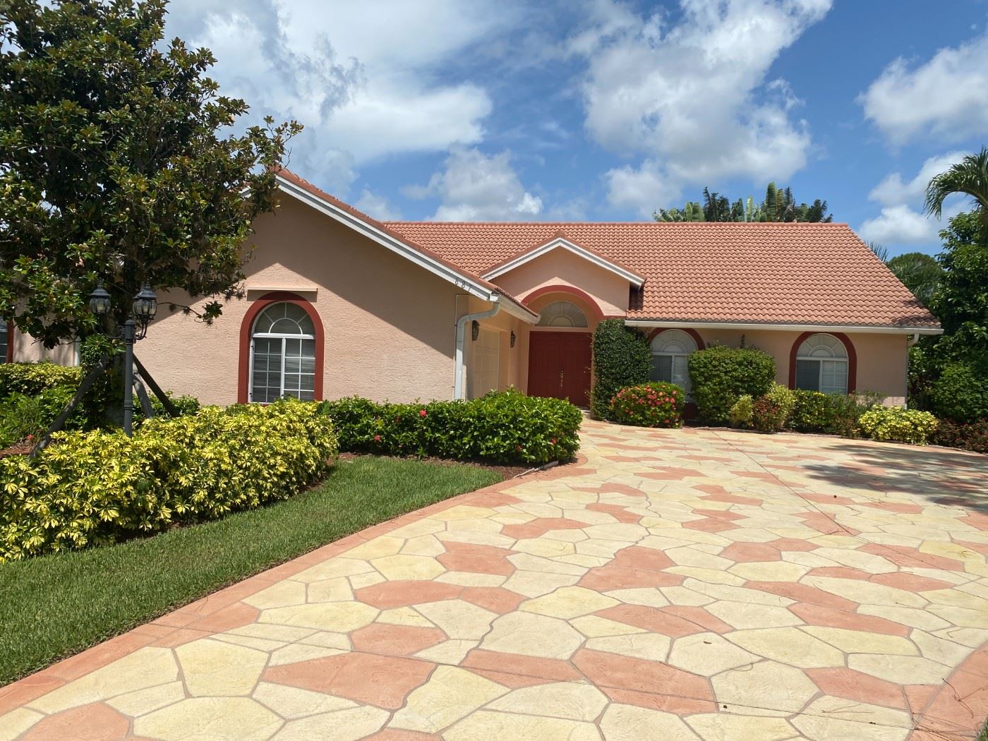 Charming Naples Estate Sale starts on 7/15/2023