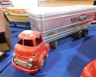 Vintage Wyandotte Grey Lines Semi Truck