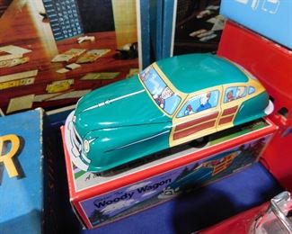 Wind Up Tin Woody Wagon