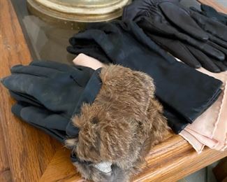 Assortment of Fashion/Winter Gloves