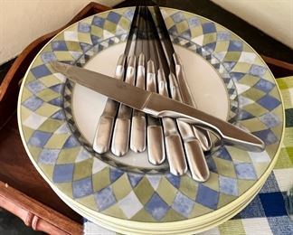 6 Royal Doulton Carmina -Harley Quinn Dinner Plates, 8 Dansk Stainless Steel Kitchen Knives