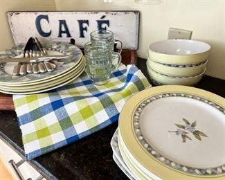 5 Royal Doulton Carmina Salad Plates - Lemons and Olives