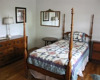 Twin bedroom set