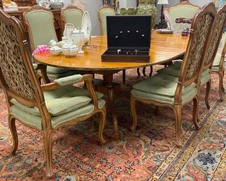 Baker pedestal dining table, with leaves (converts down to round)