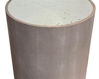 $200 - Century Taylor Eglomise Glass Top Faux Shagreen Drum End Table HH149-10 Description: This transitional drum table is wrapped in cream and taupe-colored faux shagreen and topped with an Eglomise Glass inset top.
Condition: Very good condition. There are a few minor rubs on the top of the frame
Dimensions: 22 x 22 x 34"H
Local pick up Potomac, MD. Contact us for shipper suggestions.