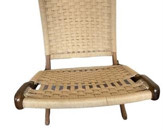 $340 - Mid-Century Hans Wegner Style Folding Rope Scissor Lounge Chair MF95-24 Description : Mid-Century Hans Wegner Style Folding Rope Scissor Lounge Chair is classic MCM design. This armless rope chair dates the the Sixties and has a sleek low profile. The woven rope seat is tight and supportive. Wood appears to be teak. Chair folds, which makes it great for small spaces.
Local Pick up Gaithersburg, MD. Contact us for shipper suggestions.
Condition Desc. : Very Good Condition